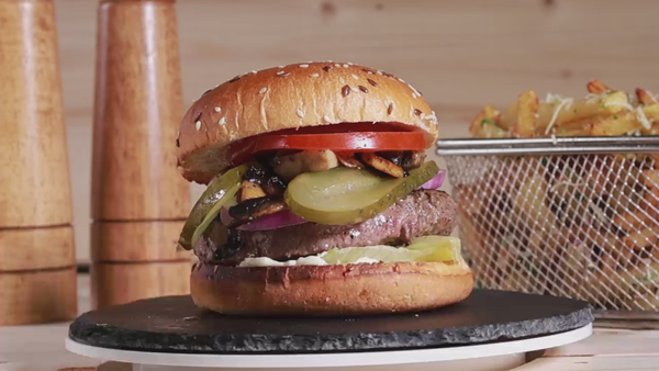 Truffle Burger + Cartofi Proaspeți